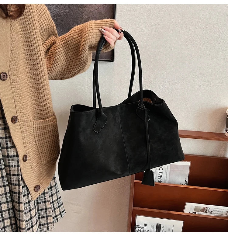 A Versatile Women's Handbag