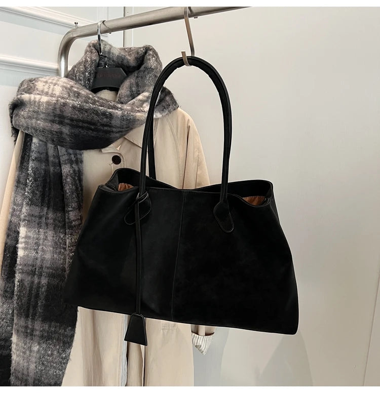 A Versatile Women's Handbag