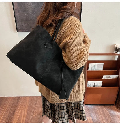 A Versatile Women's Handbag